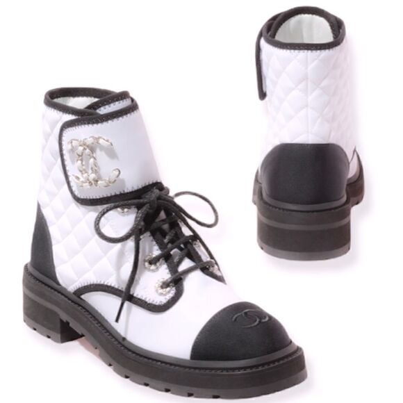❤️SOLD❤️CHANEL Black & White 2022 C Combat Boots |IT39| - Picture 1 of 16